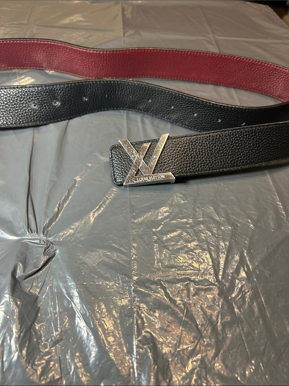 Louis Vuitton Men’s Black w Burgundy interior Leather Belt with LV Buckle |Used - Picture 5 of 5